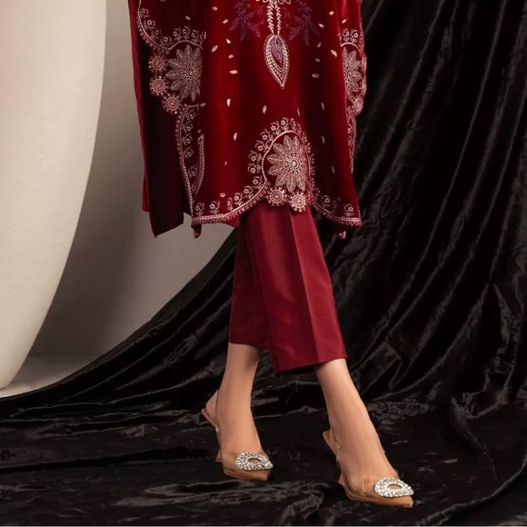 VANYA PAKISTANI DESIGNER AUTHENTIC VELVET 2 PIECE DRESS - Picture 6 of 6